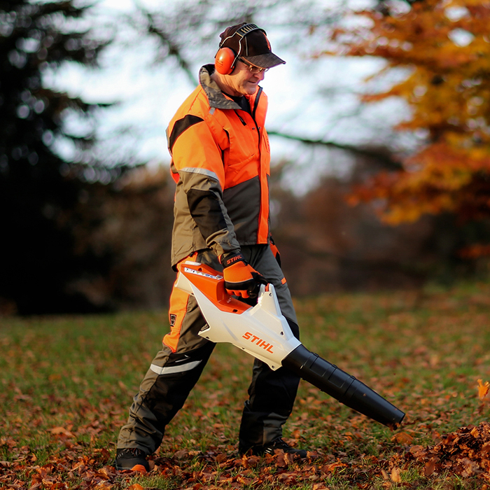 robuste, Rahmenkonstruktion, Aluminium, sorgt, lange, Haltbarkeit, Roboters, Darüber, hinaus, Bauteile, gegen, Eindringen, Staub, Wasser, geschützt, modular, Plattformbauweise, derzeit, einzigartig, Markt, sichern, Erweiterungsfähigkeit, Software, Hardware, Wartungsarm, Komponenten, hohe, Zugänglichkeit, vereinfachen, Pflege, Unübertroffen, Schnittqualität, patentiert, Schneidsystem, 5 frei schwebende Schneidköpfe, passt, Bodenkontur, optimal, besser, gleiche, Drehrichtung, aller, Schneidköpfe, Streifeneffekt, automatisch, Drehrichtungswechsel, jedem, Zyklus, bewirkt, gleichmäßige, Messerabnutzung, Form, stützt, Funktion, reduziert, Lärm, hält, Fußbällen, selbst, Golfballschläge, widerstandsfähig, gegenüber, Kratzern, ermöglicht, Gesamten, aufzustellen, einfach, gesamte, Chassis, samt, Hinterräder, reinigen, Roboter, kompakt, transportieren, lagern, Landmaschinen, Hans, Josef, Schnell, Sütz 1, Neuhofen, Postmünster, Pfarrkirchen, Rottal-Inn, Niederbayern, Südostbayern, Bayerm, Süddeutschland, Deutschland, Europa