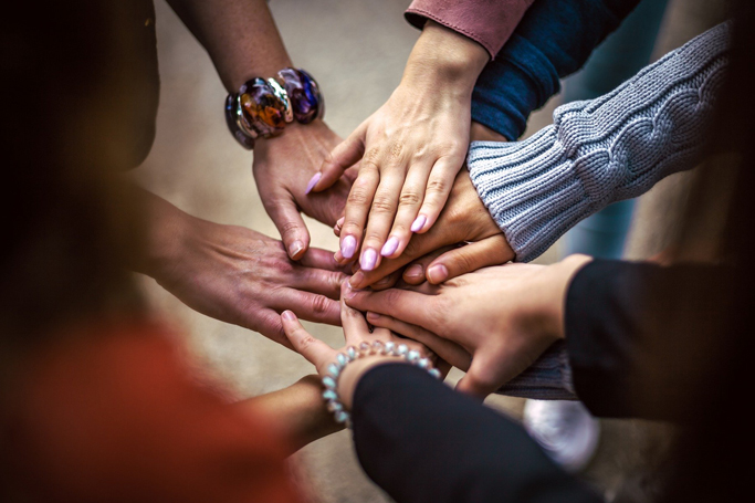 selbstabwertend, gleichgültig, verzweifelt, Gedankenmuster, gekennzeichnet, Betroffen, Lage, Negativspirale, befreien, äußere, höchst, vorübergehend, Parallel, Antrieb, Aktivität, vermindert, Alltagsaufgabe, scheinbar, unüberwindlich, Hürde, Symptom, Ding, früher, bereitet, Interesse, wecken, Bedeutung, verlieren, Neues, einlassen, konzentrieren, stark, eingeschränkt, Ausgeprägt, Müdigkeit, kleinst, Anstrengung, entstehen, dauerhaft, Schlafstörung, früh, Erwachen, Schlafbedürfnis, mangelnd, Erholung, Typisch, Morgentief, Besserung, Abend, Schuldgefühl, Selbstanklage, Grübelei, Wertlosigkeit, Verstimmung, ausgeprägt, Gereiztheit, Einschränkung, sozial, Deutlich, psychomotorisch, Hemmung, Appetitverlust, Gewichtsverlust, Libidoverlust, Schwere, Episode, leicht, mittelgradig, bezeichnen, Krise, Selbstmordgedanke, Selbstmordhandlung, Notfallambulanz, sozialpsychiatrisch, Dienst, ärztlich, Bereitschaftsdienst, Polizei, Notarzt, affektiv, Stimmungsschwankung, Aktivitätsschwankung
