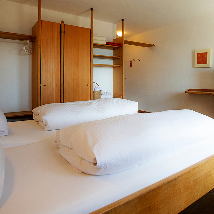 Detail, Inspirationsquelle, Editorial Design, Corporate Design, Wurzel, Liebe, Espresso, Wandern, realistisch, Mockup, Attrappe, Nachbildung, digital, Gestaltung, Entwurf, App, dienen, Konzeptionsphase, Visualisierung, Navigationsstruktur, Tank, Fußballplatz, Kaffee, Kuchen, Buch, Qualitätsgrund, Office-Manager, Lächeln, Agenturalltag, Publizistik, Studium, Theorie, Einblick, Bereich, Publizistikwissenschaft, Vermittlung, Grundlage, Mediengeschichte, Journalismus, Politik, öffentlich, Medienpolitik, Medienrecht, Kommunikationswissenschaft, leidenschaftlich, Stadt, Sommer, Meer, Italien, happy place, Winter, Heimat, Berge, Skifahren, erobern, Herz, Sturm, Tasche, Initiativ-Bewerbung, Stärke, Mainstream, Fremdwort, geben, betreuen, Follower, Maß, Professionalität, Social, Füllwort, Hand, Content, Community Management, erfolgsorientiert, Kampagnen Management, Content Creation, Content Production, Content Management, Campaign Management, Reporting, Reel Production, Kreativkonzept, Vergeudung