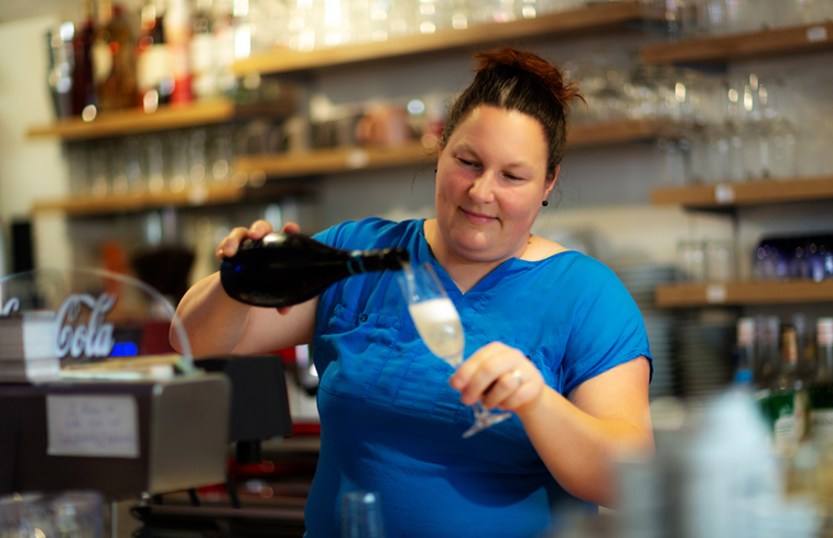 Landwirtschaft, Vilshofen, Vilshofen an der Donau, Eis, Eisdiele, Pizzeria, Café, Cafe, Kaffee, Espresso, verwöhnen, hausgemacht, Eisspezialität, Italien, Italienischer Küche, Frühstück, Kaffee und Kuchen, kulinarisch, Frühstücken wie im Urlaub, klassisch, Frühstück, italienischem Frühstück, Colazione Italiana, klein, groß, Frühstück, französischen Frühstück, deutschen Frühstück, Fitness Frühstück, süß, englisch, Käsefrühstück, Eisspezialitäten, Antipasti, Pasta, Pizza, Gelati, Snacks, Salate, Getränke, Shakes, Kaffeespezialitäten, Kuchen, Torten, Schnitten, Geburtstagstorte, Waffeln, Crêpes, Antipasti, echt, Zutaten, Qualität, lecker, Eissorten, italienisch, Handwerkstradition, hergestellt, Bistro, Spezialitäten, Trattoria, vegan, Angebot, coole, kreative, Klassiker, Kommen, besuchen, erleben, bayerisch-italienisch, Bestes, ganz, Umgebung, Personal, sehr, freundlich, zuvorkommen, muss, unbedingt, probieren, Qualität, Obstfrische, Geschmack, einfach, hervorragend, Abend, grandios